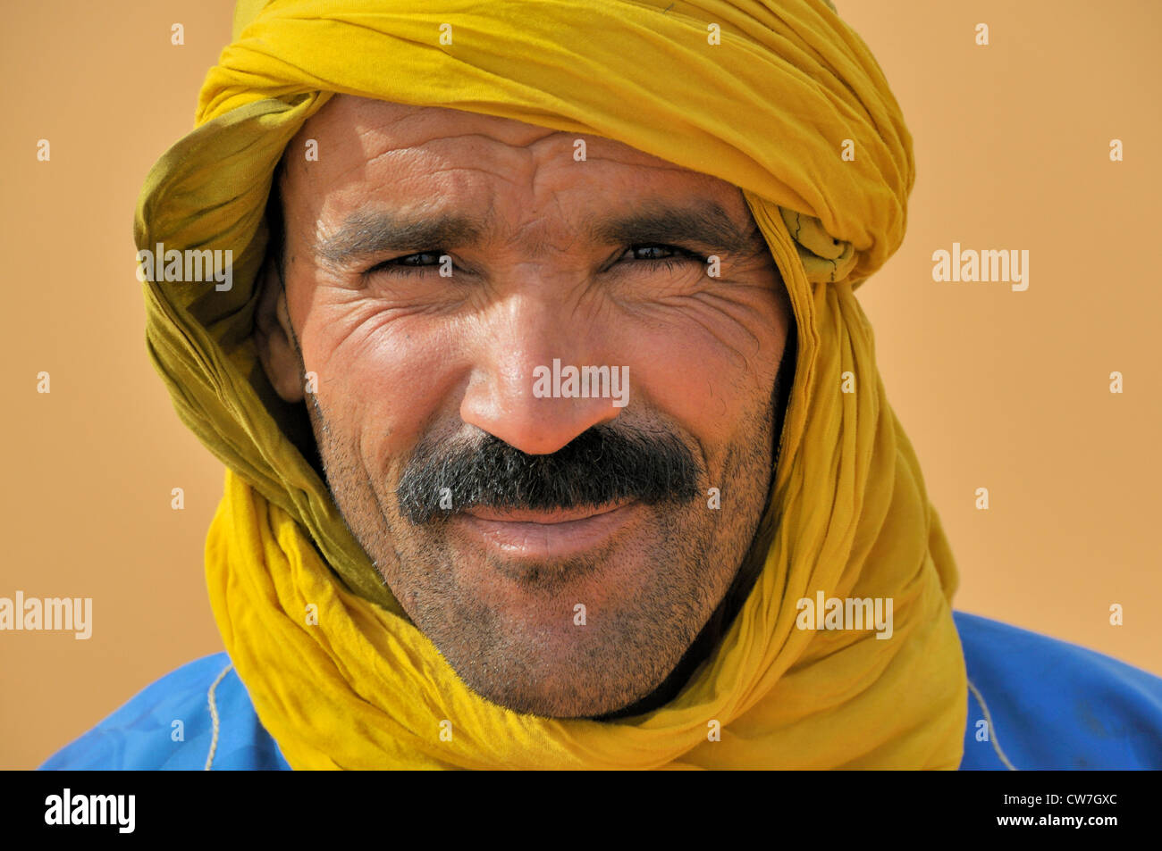 berber with traditional tagelmust , Morocco, Erg Chebbi, Sahara Stock Photo
