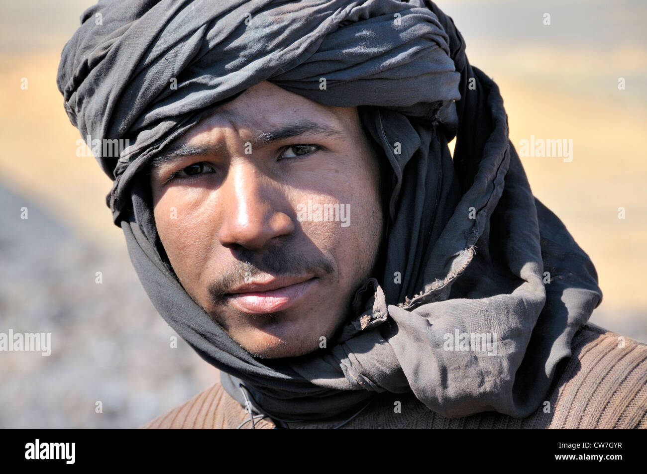 worker with traditional tagelmust, portrait, Morocco, Erg Chebbi, Marokko Stock Photo