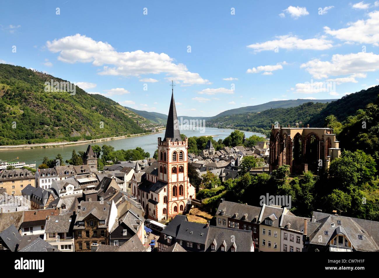 view on town with Saint Peter�s Church and ruin of Wernerkapelle, Germany, Rhineland-Palatinate, Oberes Mittelrheintal, Bacharach Stock Photo