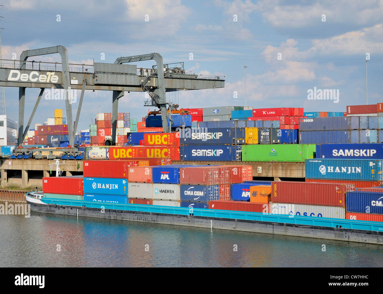 containership is loaded, Germany, North Rhine-Westphalia, Ruhr Area, Duisburg Stock Photo