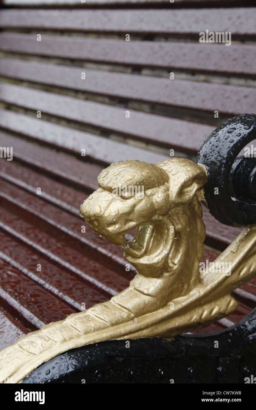 bench in grounds of Newark Castle Newark-on-Trent, Newark, Nottinghamshire, England, UK Stock Photo