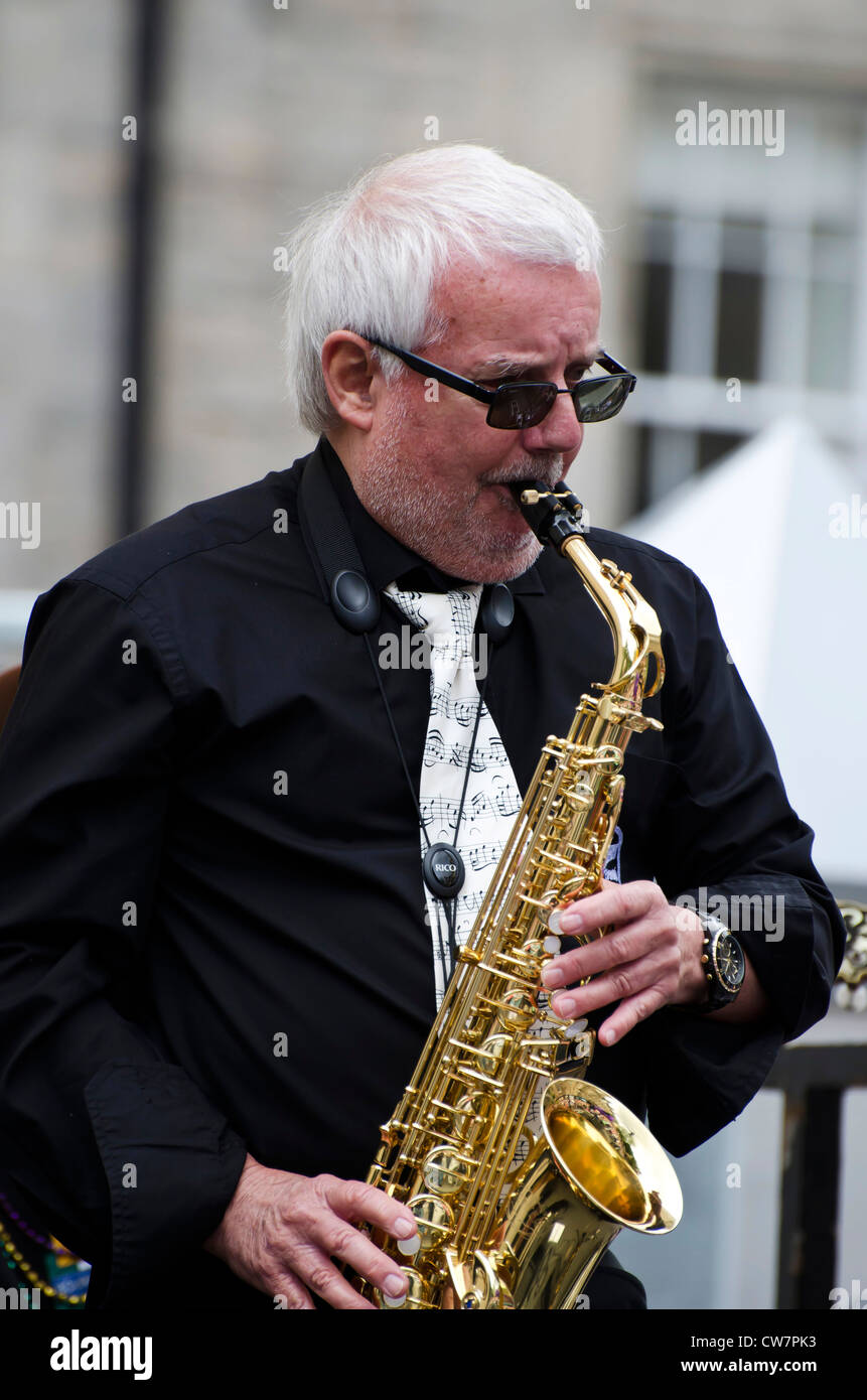 Edinburgh saxophone player hires stock photography and images Alamy