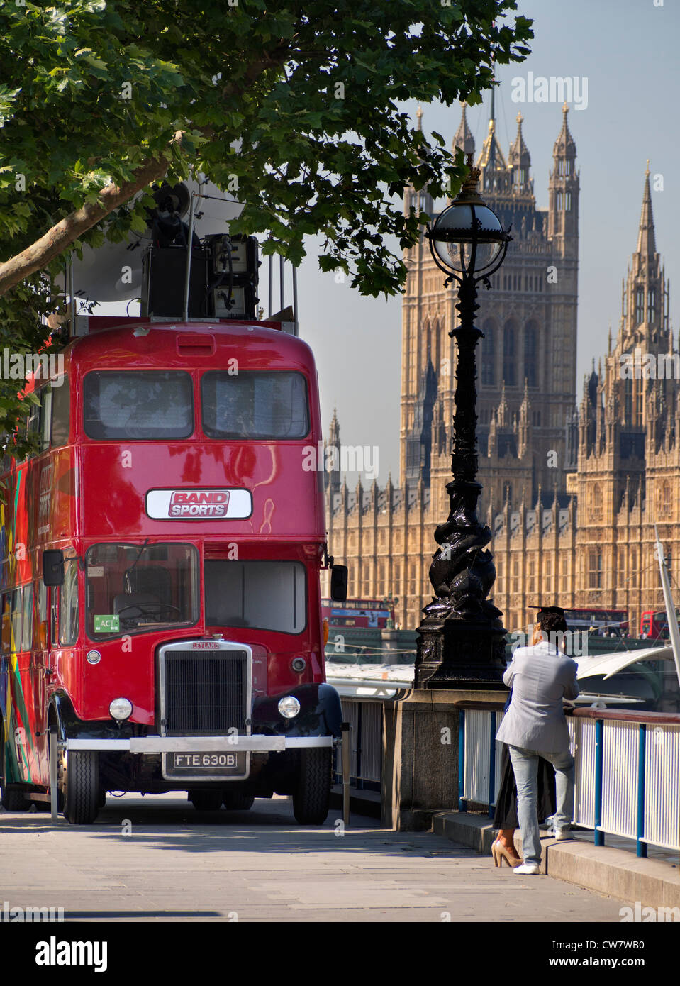 Bus parked on Waterloo Embankment, Houses of Parliament in the background Stock Photo