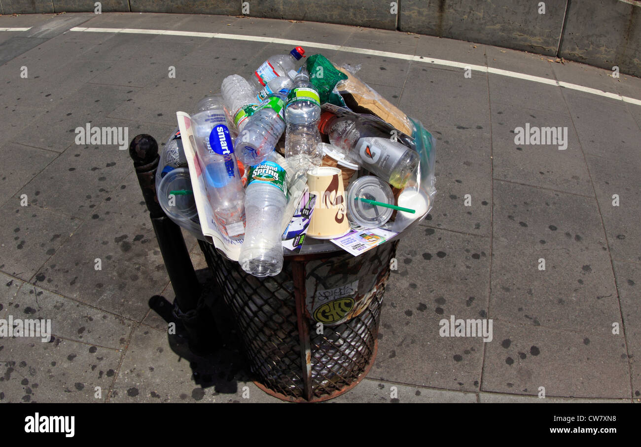 Overflowing trash receptacle New York City Stock Photo - Alamy