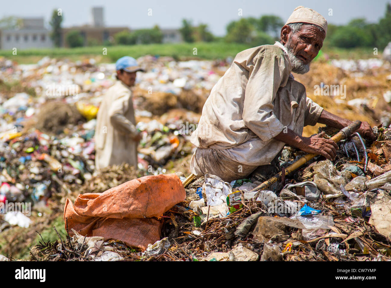 Waste pickers in Islamabad, Pakistan Stock Photo Alamy