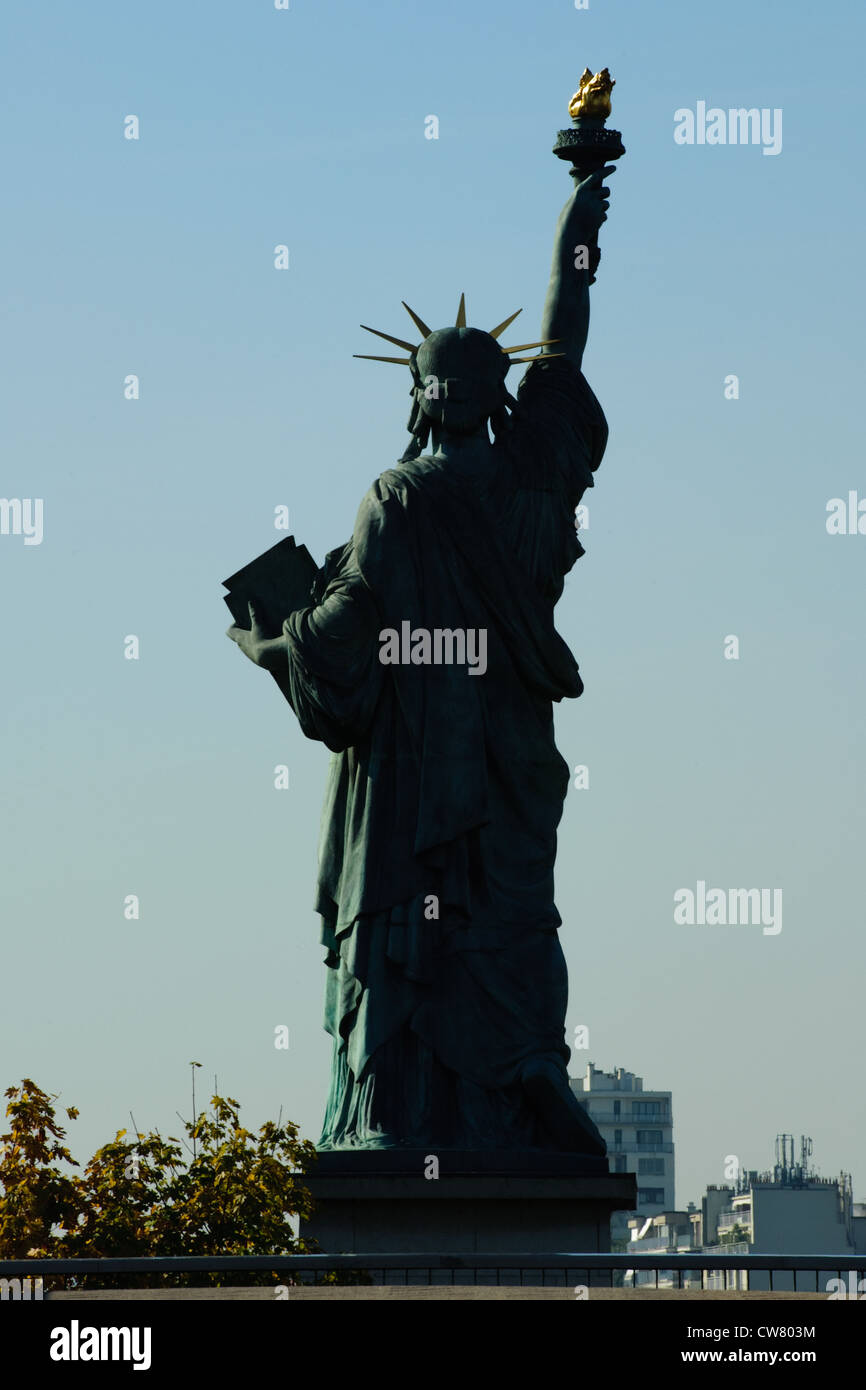 Statue of liberty paris hires stock photography and images Alamy