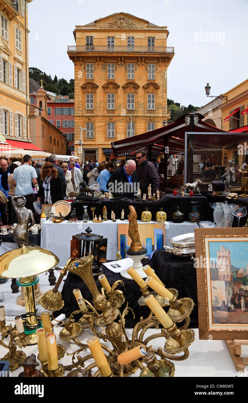 French antiques market hi-res stock photography and images - Alamy
