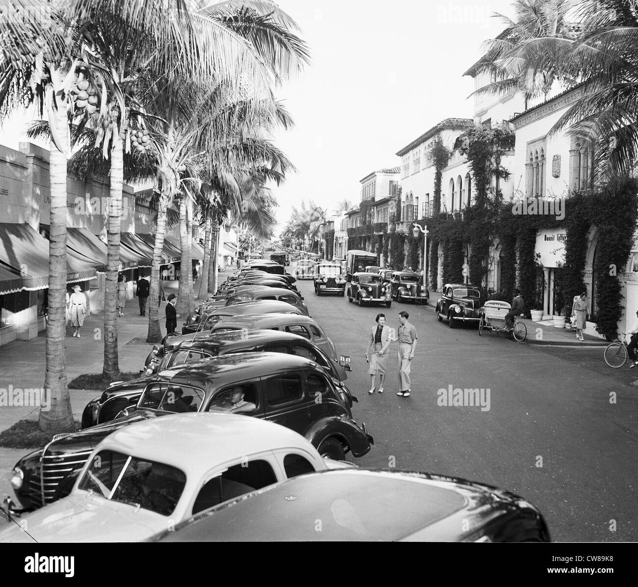 Looking westward on Worth Avenue in Palm Beach, Florida, where the smart shops patronized by socialites are located, 1941 Stock Photo