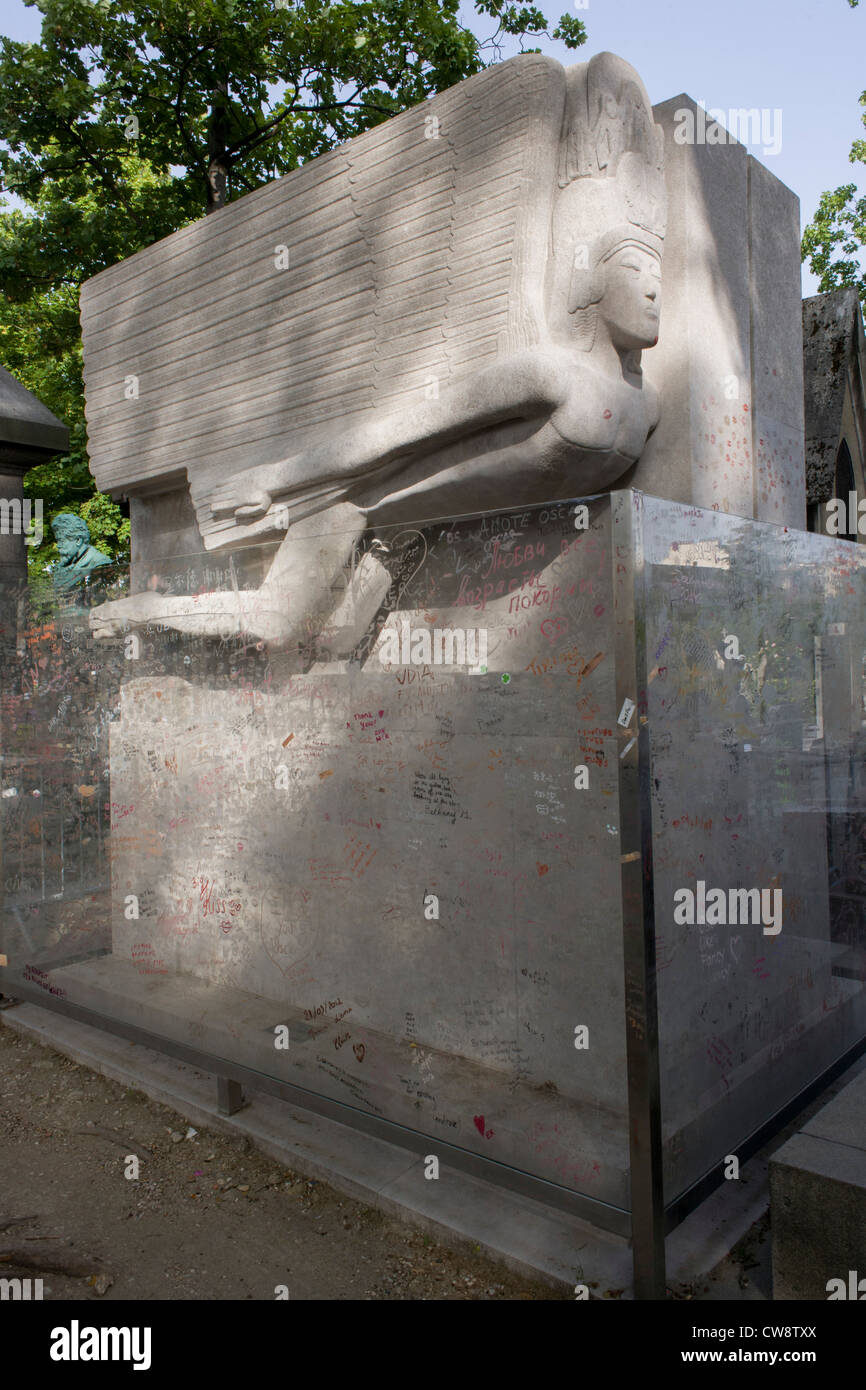 Celebrated Grave For The Dublin Born Playright And Known Homosexual Oscar Wilde In The Pere Lachaise Cemetery Paris 19th Century Irish Playwright And Wit Oscar Wilde Once Quipped One Can Survive Anything These