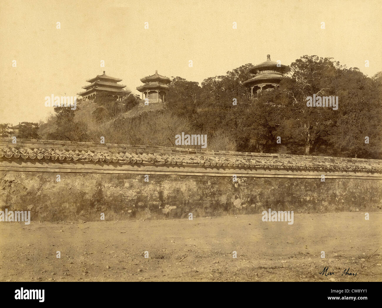 Mai Shan temple on Coal Hill in Peking (China Stock Photo Alamy