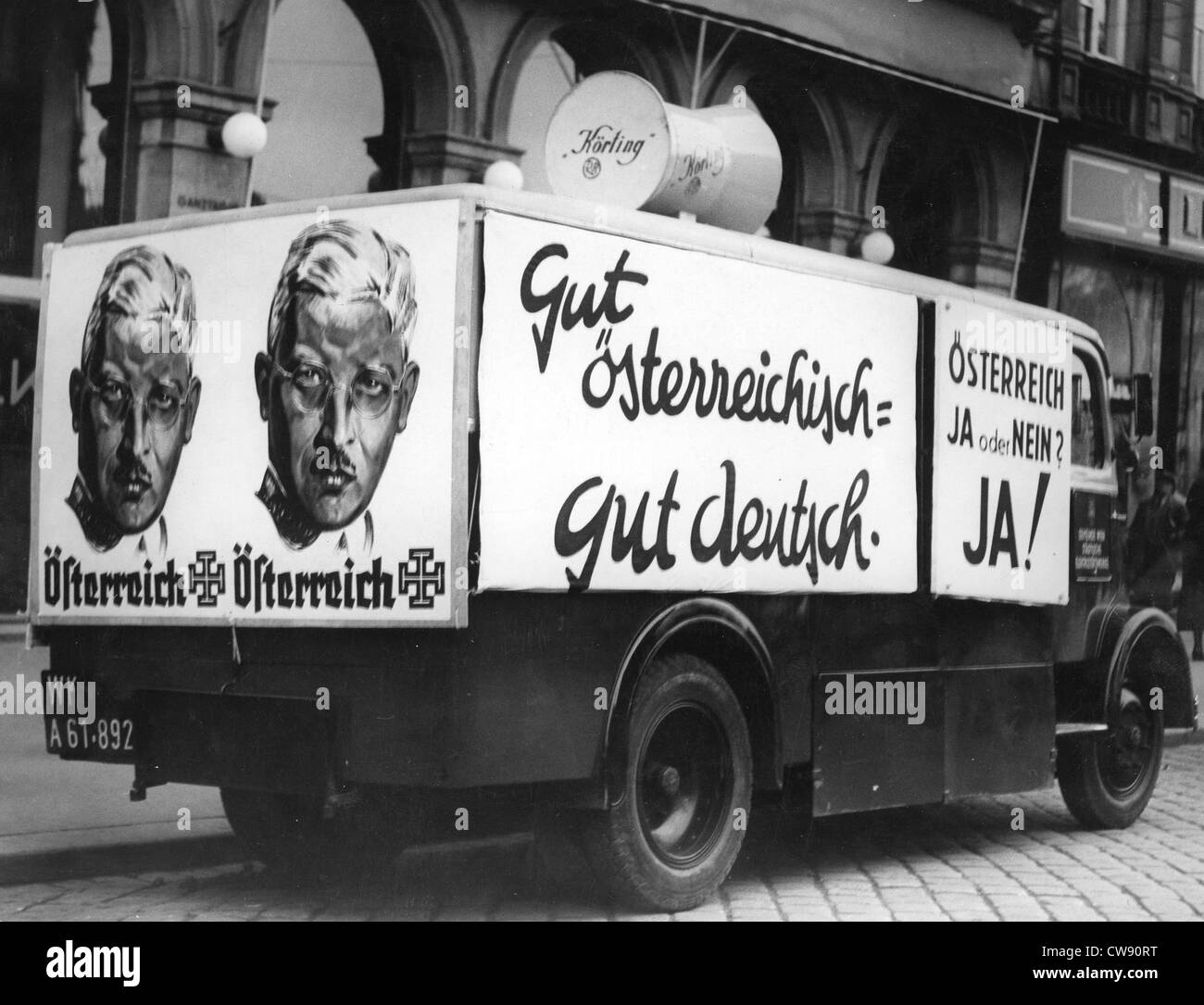 Propaganda truck in favour Chancellor  Schuschnigg in Vienna (1938) Stock Photo
