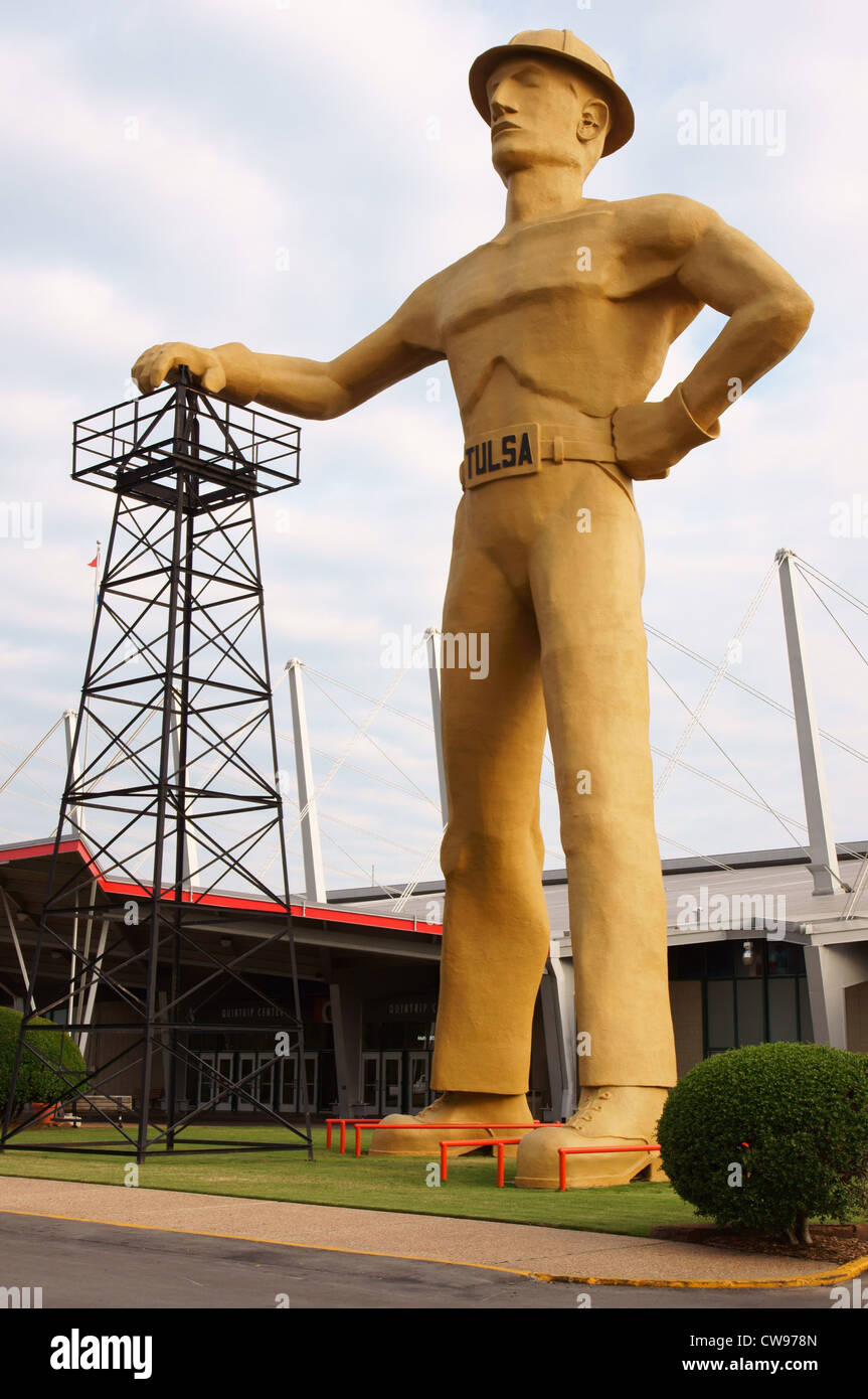 Golden driller statue hi res stock photography and images Alamy