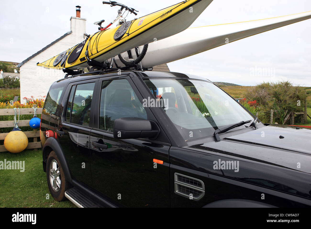 Bike on land rover hi res stock photography and images Alamy