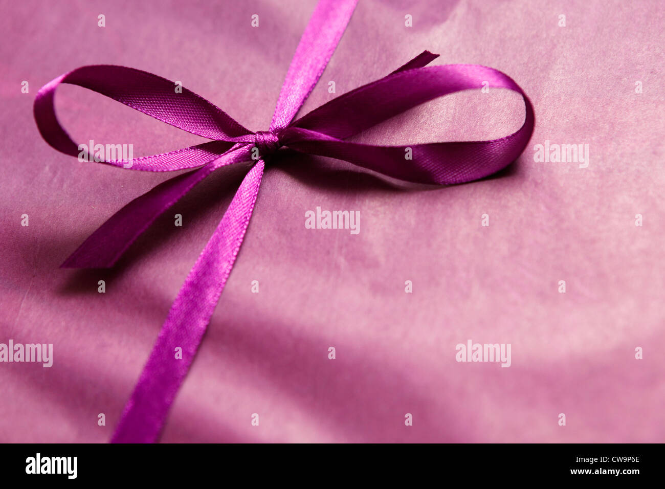Gift Paper Tissue Wrap Stock Illustrations – 282 Gift Paper Tissue Wrap  Stock Illustrations, Vectors & Clipart - Dreamstime