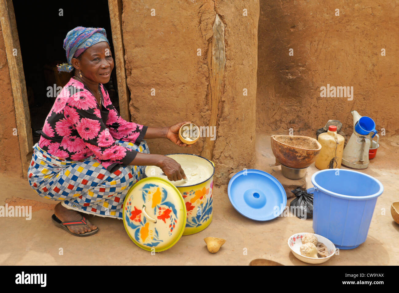 Woman making shea butter, Mognori Eco-Village, Ghana Stock Photo