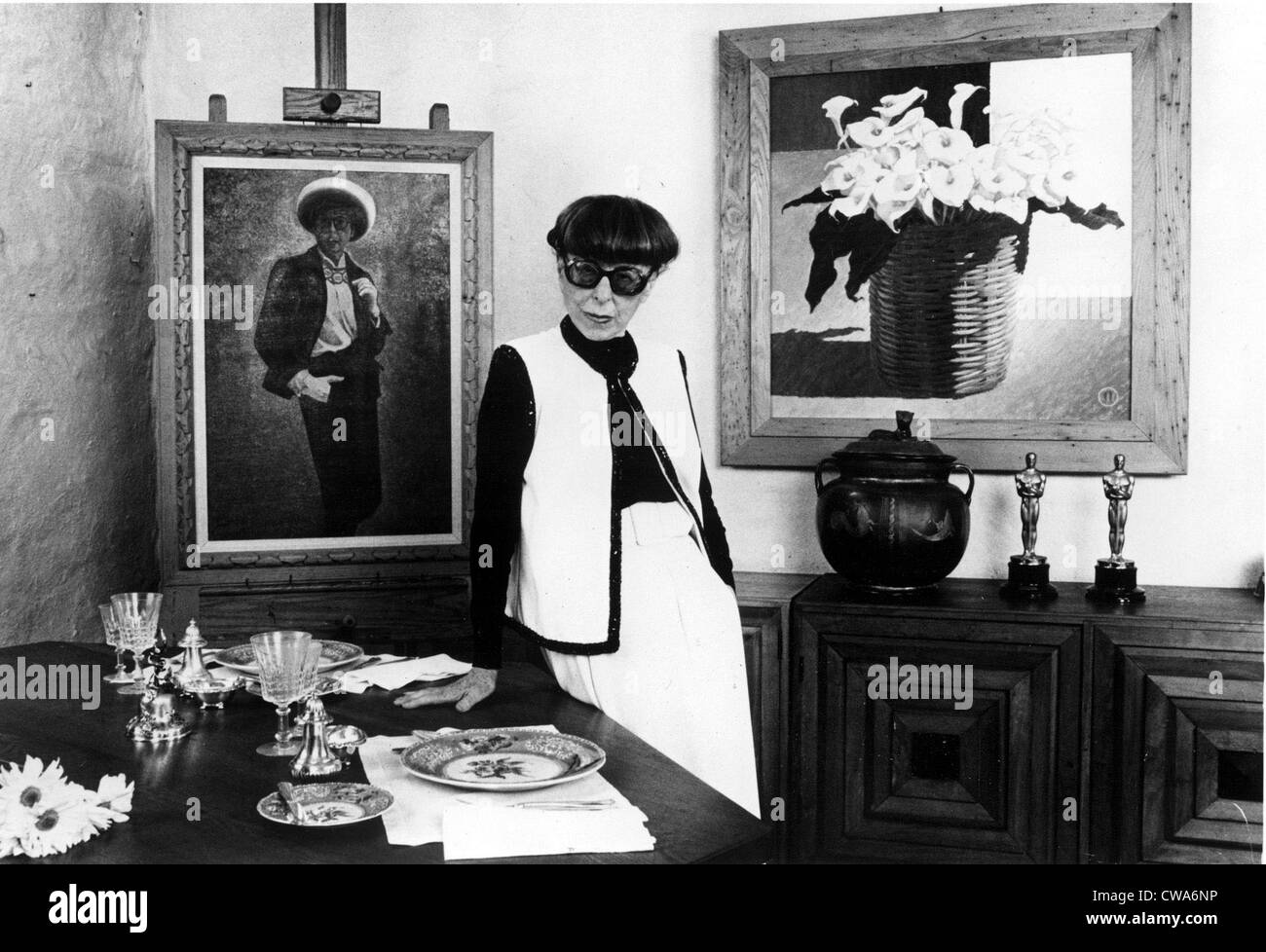 EDITH HEAD, preparing for dinner guests, 1981.. Courtesy: CSU Archives / Everett Collection Stock Photo