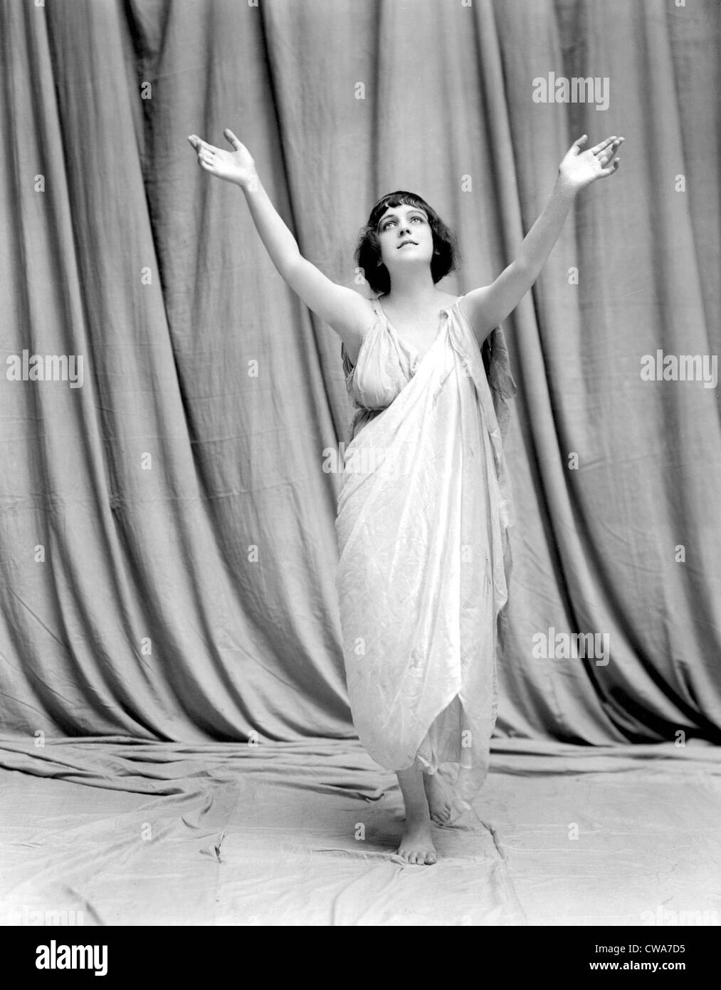 ISADORA DUNCAN, undated.. Courtesy: CSU Archives / Everett Collection Stock Photo