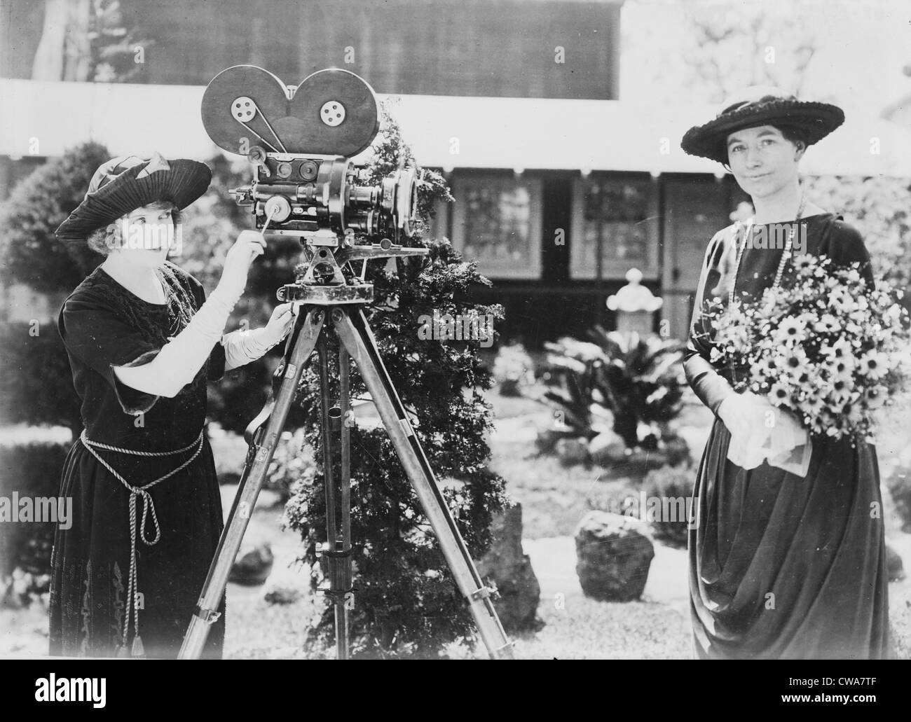 First Lady, Mrs. William Taft (1861-1943) is filmed by silent movies star, May Allison (1890–1989) in 1910. Stock Photo