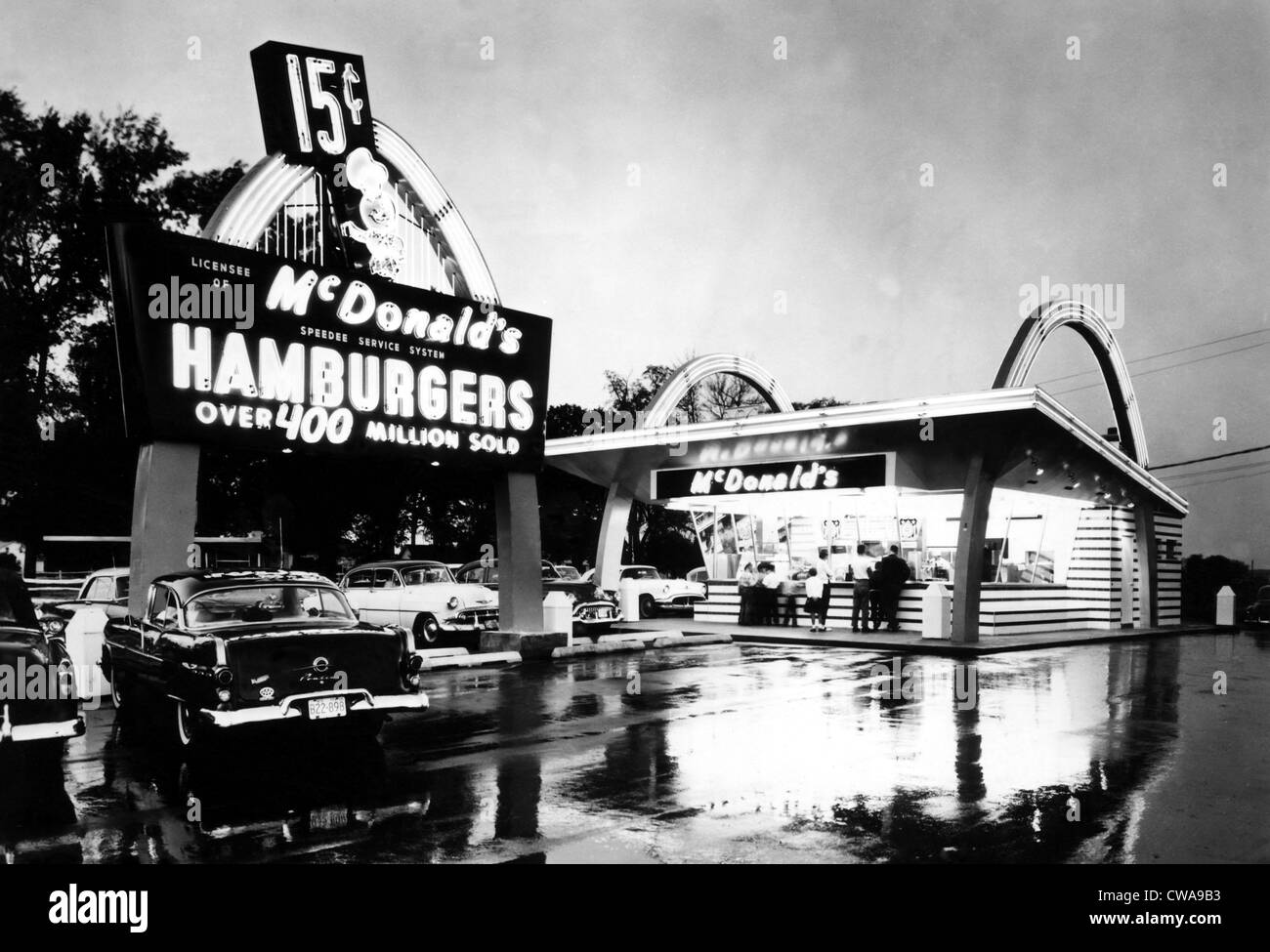 A McDonalds restaurant, featuring a ten item menu built around a 15 cent hamburger, c. 1950's.. Courtesy: CSU Archives / Stock Photo
