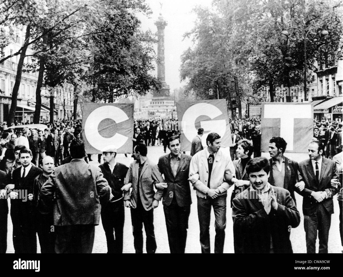 RIOT-Demonstrators leaving the Place de Bastille & marching to downtown Paris. 5/24/68. Courtesy: CSU Archives / Everett Stock Photo