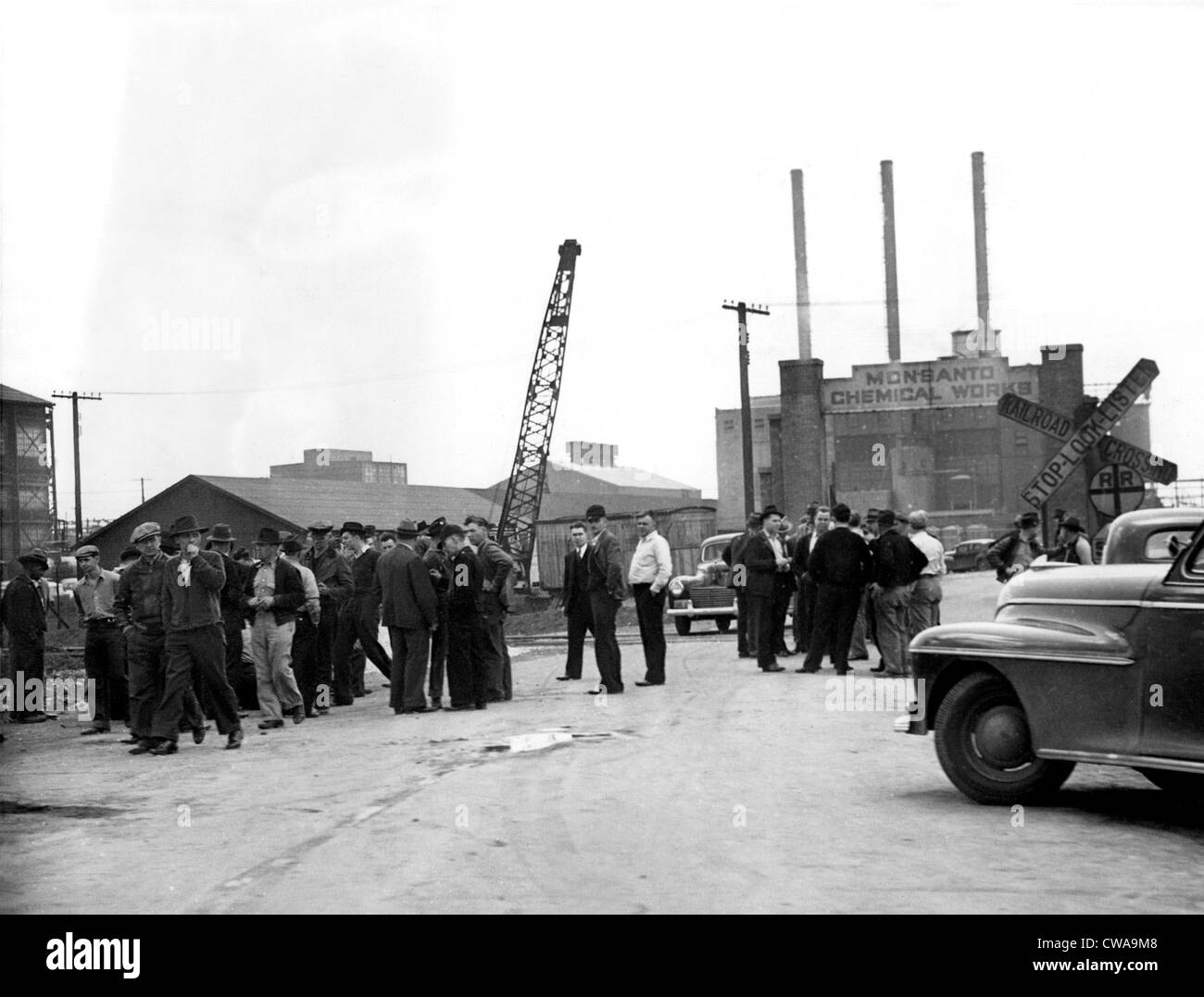 East St. Louis, ILL-Pickets at plant of Monsanto Chemical Company, where 750 members of A.F.L Federal Chemical Workers Union Stock Photo