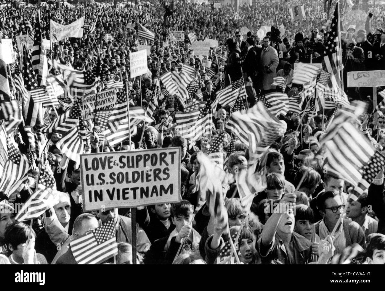 Vietnam War Supporters ('Anti-Demonstration Demonstration'), Wakefield, MA, 10/29/67. Courtesy: CSU Archives / Everett Stock Photo