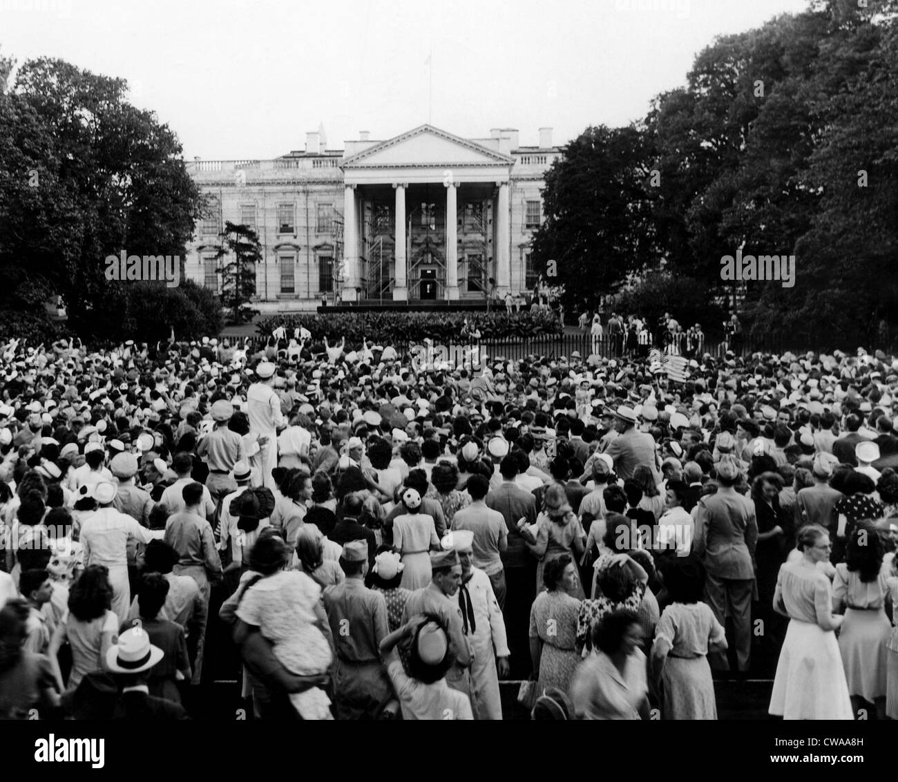 Crowds gathered around the White House after hearing that about Japan's surrender in World War II, Washington D.C., 1945.. Stock Photo