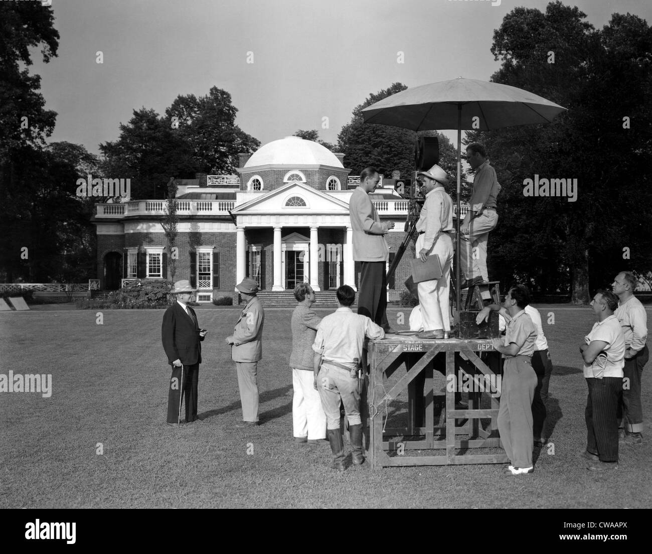VIRGINIA, Camera crew setting up on the lawn of No. 1 Montecello, 1941. Courtesy: CSU Archives/Everett Collection Stock Photo