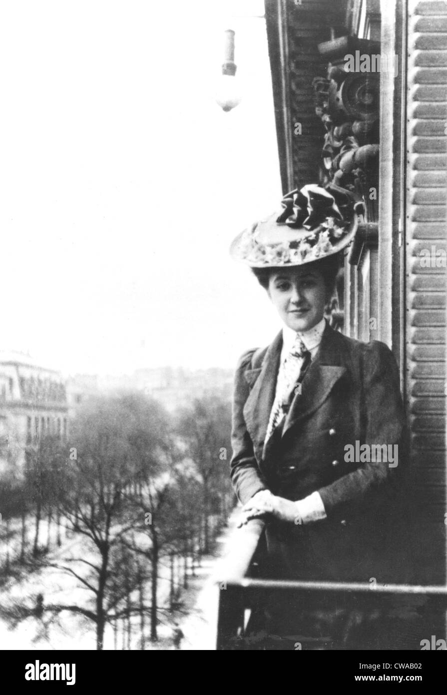 Agatha Mary Clarissa Miller(AGATHA CHRISTIE), in Paris, 1906. Courtesy: CSU Archives / Everett Collection Stock Photo