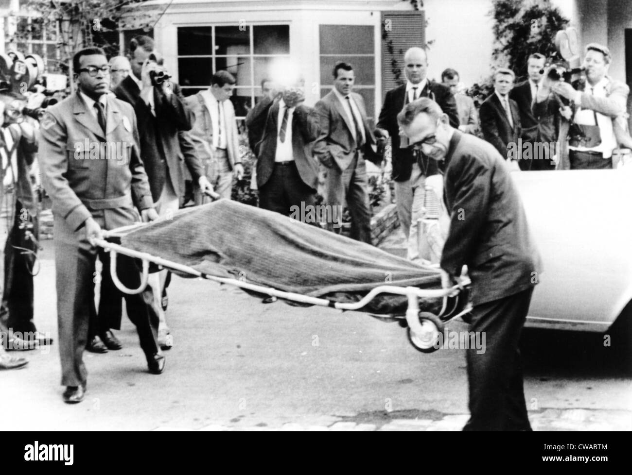 Officials carrying the body of Mickey Rooney's estranged wife, Barbara  Thomason, murdered by boyfriend, Milos Milosevic, 1966 Stock Photo - Alamy