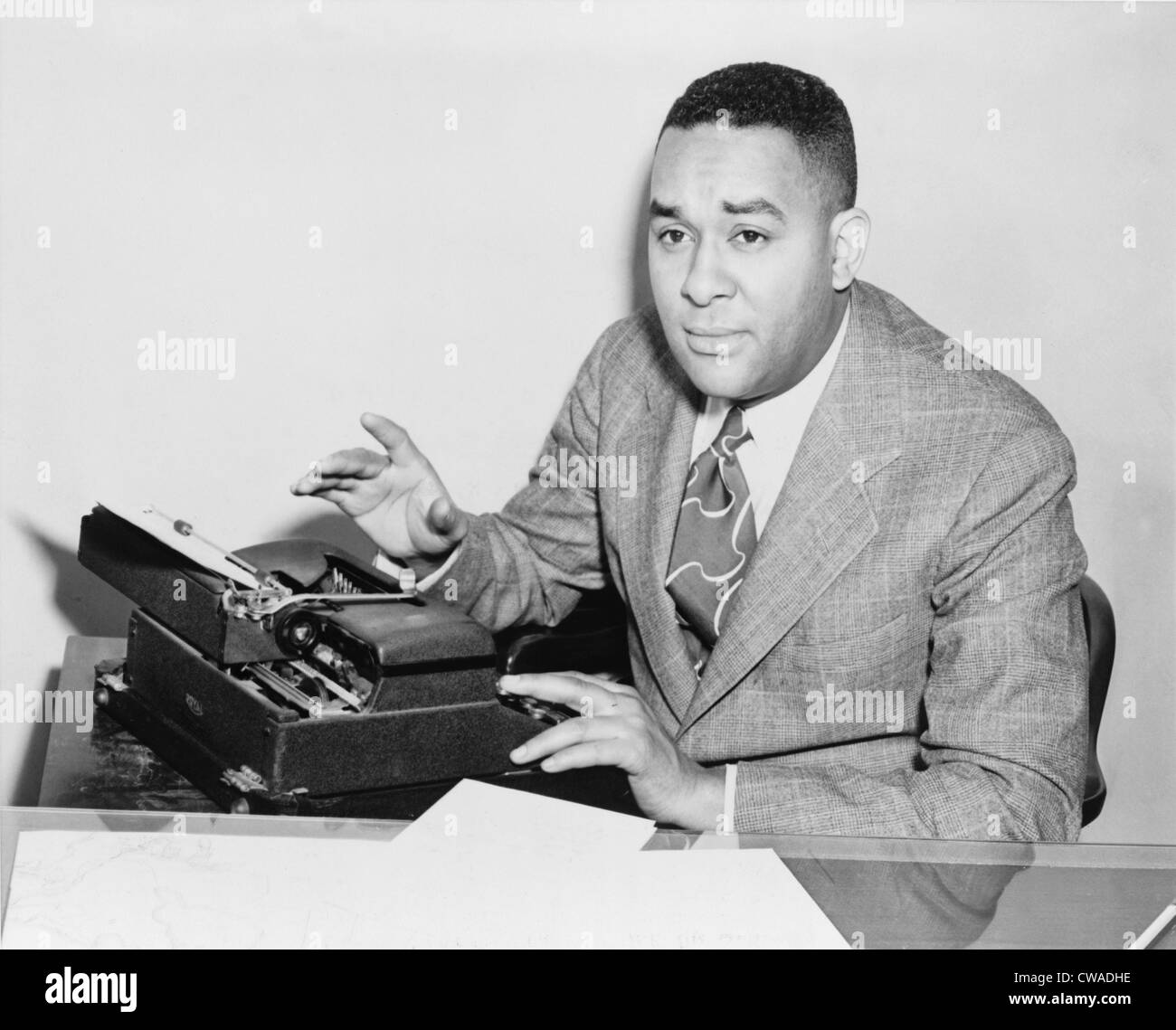 Richard Wright (1908-1960), seated at typewriter in 1945, the year he published his autobiography, 'Black Boy.' Stock Photo