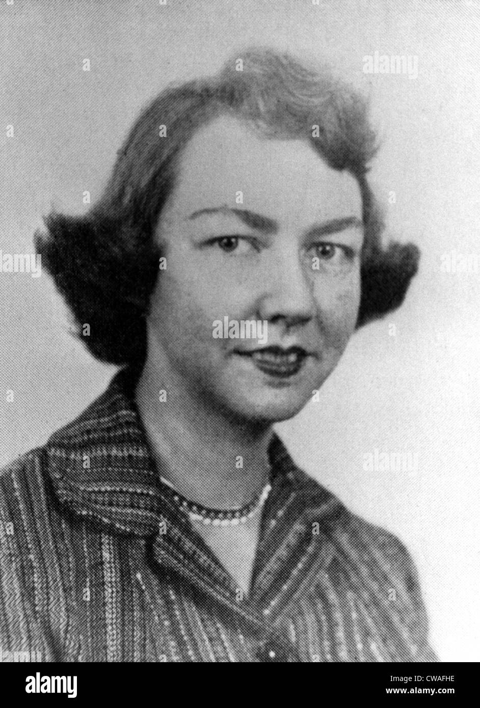 Flannery O'Connor, 1950s.. Courtesy: CSU Archives / Everett Collection Stock Photo