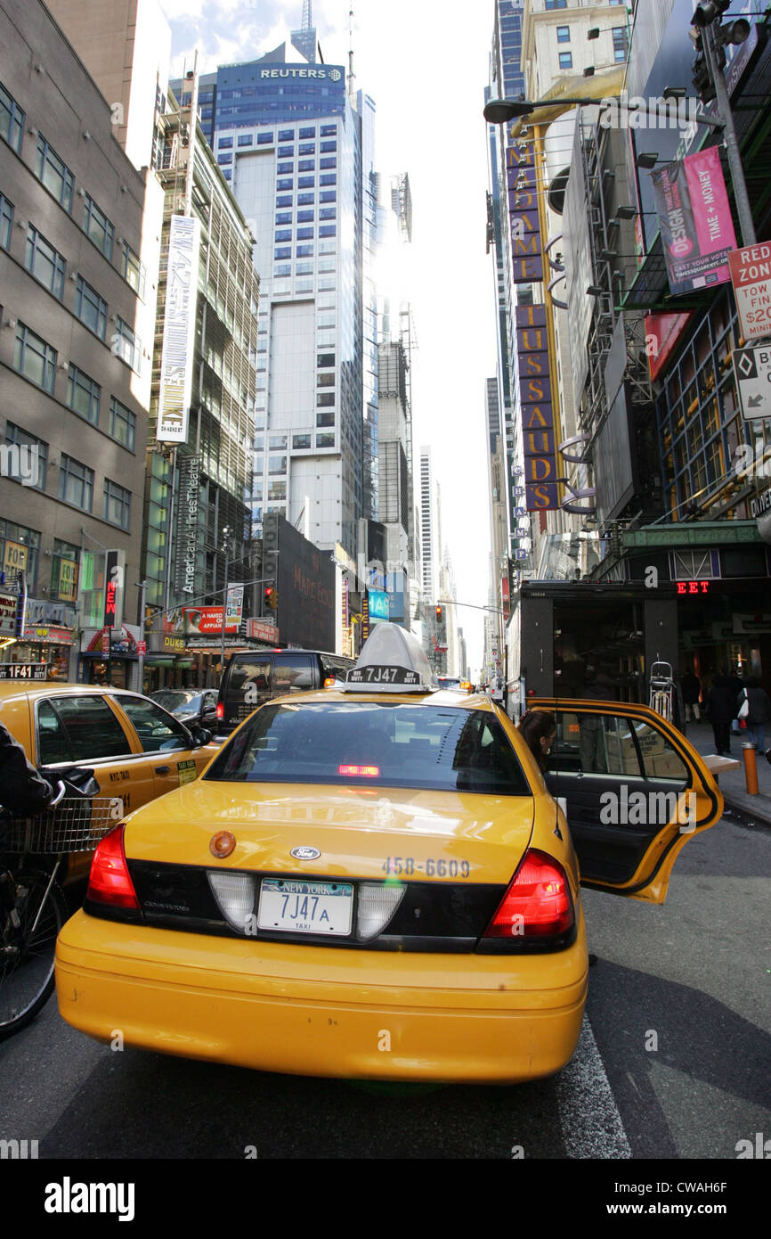 New York, holds a taxi on the street Stock Photo
