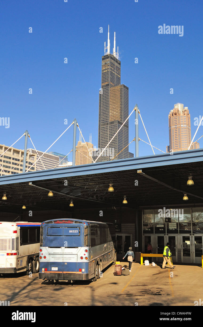 Willis Tower (formerly Sears Tower) passengers arriving at the bus station USA Illinois Chicago's Stock Photo