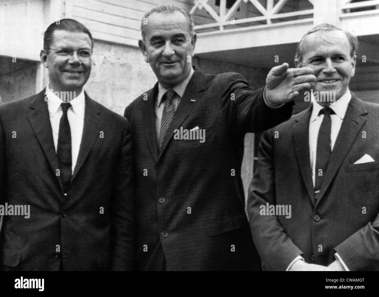 President Lyndon B. Johnson gestures as he talks to Defense Secretary Robert McNamara (l) and Deputy Secretary of Defense Stock Photo