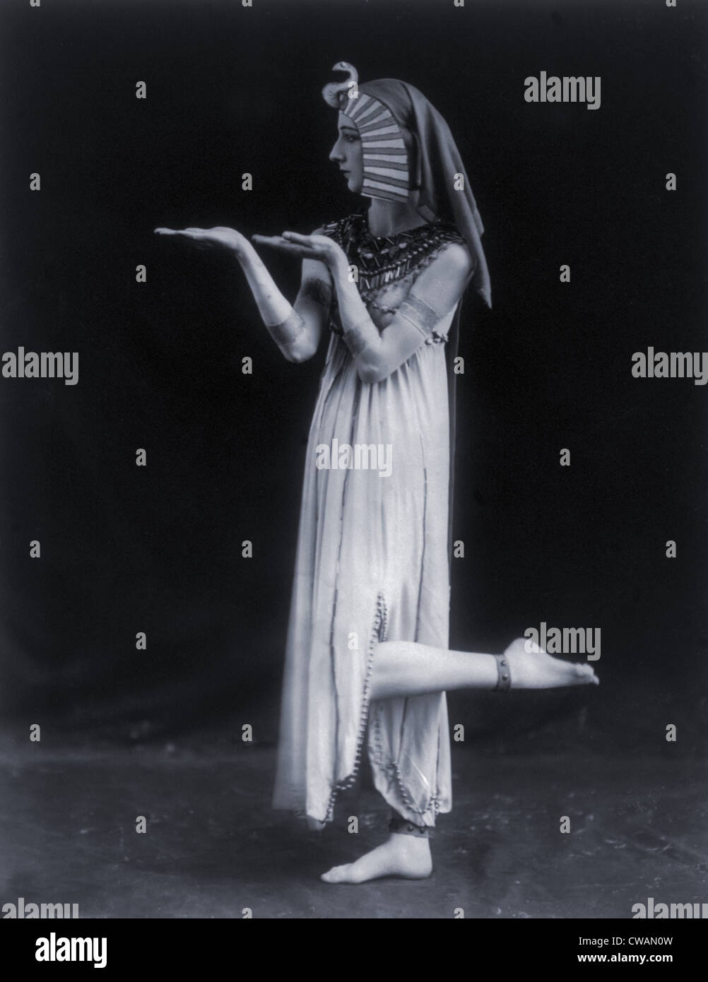 Desiree Lubowska, dancer and head of a dance troupe, in role as Cleopatra. Ca. 1915. Stock Photo