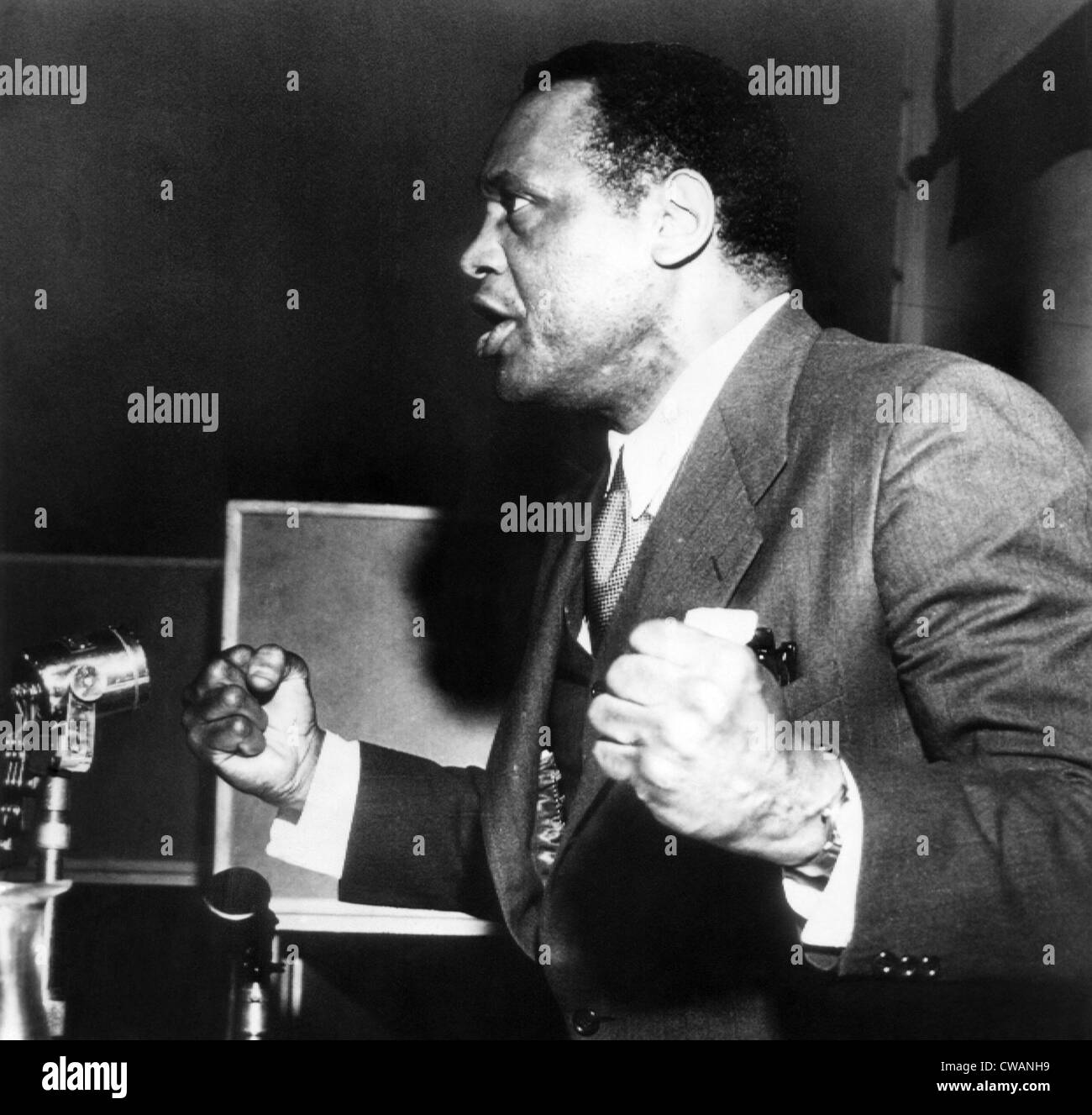 Paul Robeson addresses the Communist-sponsored World Congress of the Partisans of Peace, 1949. Courtesy: CSU Archives/Everett Stock Photo
