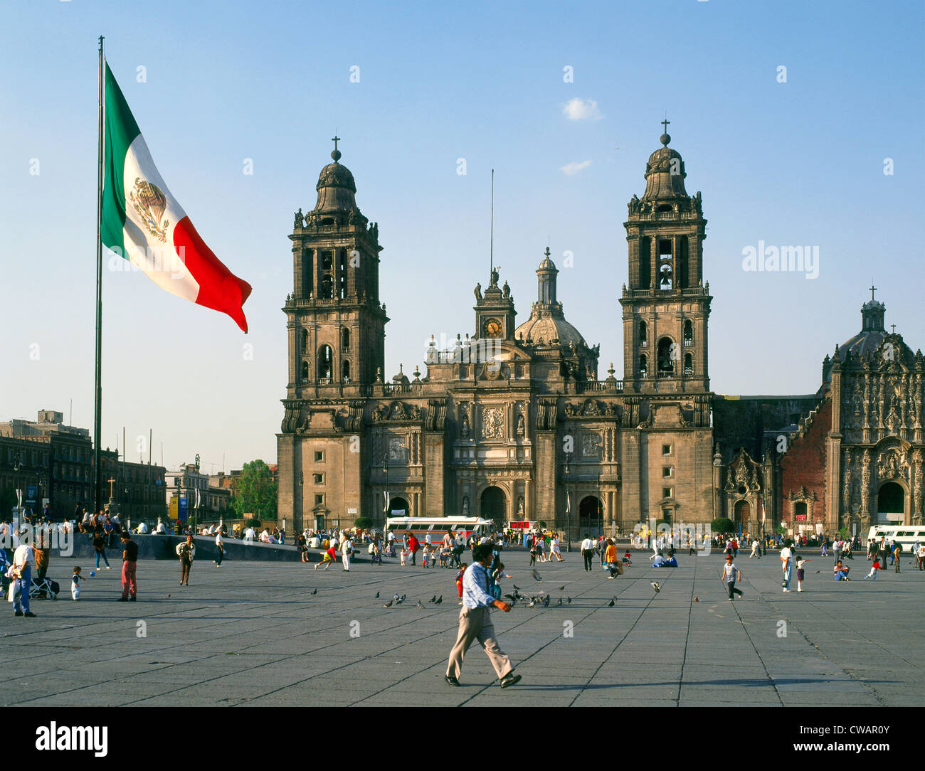 Столица страны мехико. Сокало Мехико. Площадь Сокало Мехико Мексика. Площадь Зокало в Мехико.