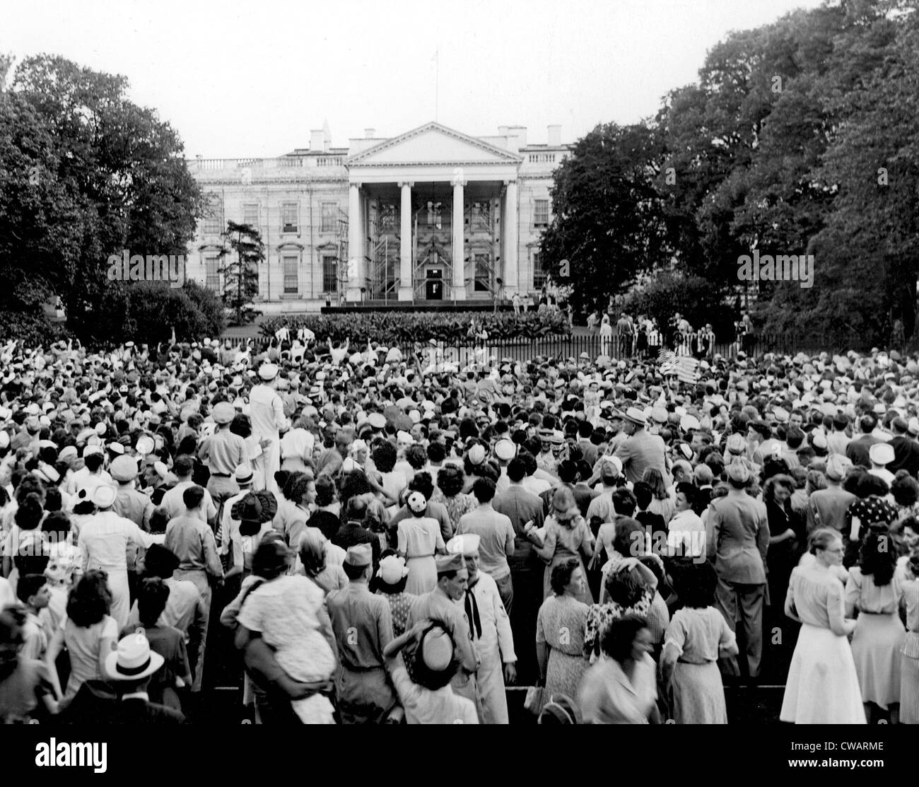 WASHINGTON D.C., Washington Bureau photograph of crowd after the surrender of Japan, Aug. 17, 1945. Courtesy: CSU Archives / Stock Photo