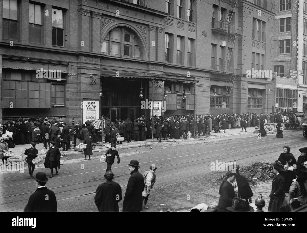 A large crowd of men and women wait outside the Grand Central Palace auditorium for a Salvation Army Christmas dinner in New Stock Photo