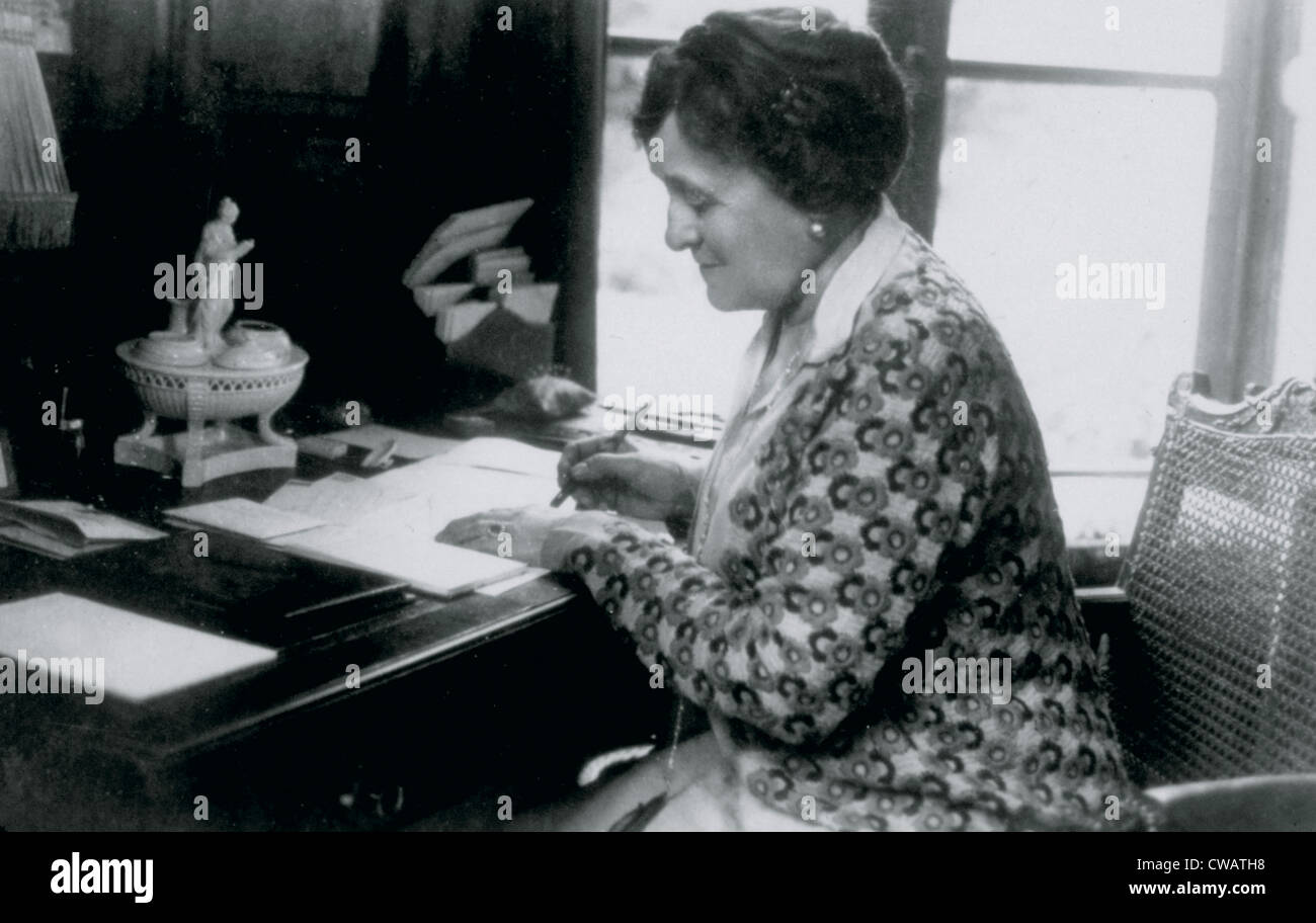 Edith Wharton, c. 1901. Courtesy: CSU Archives / Everett Collection Stock Photo