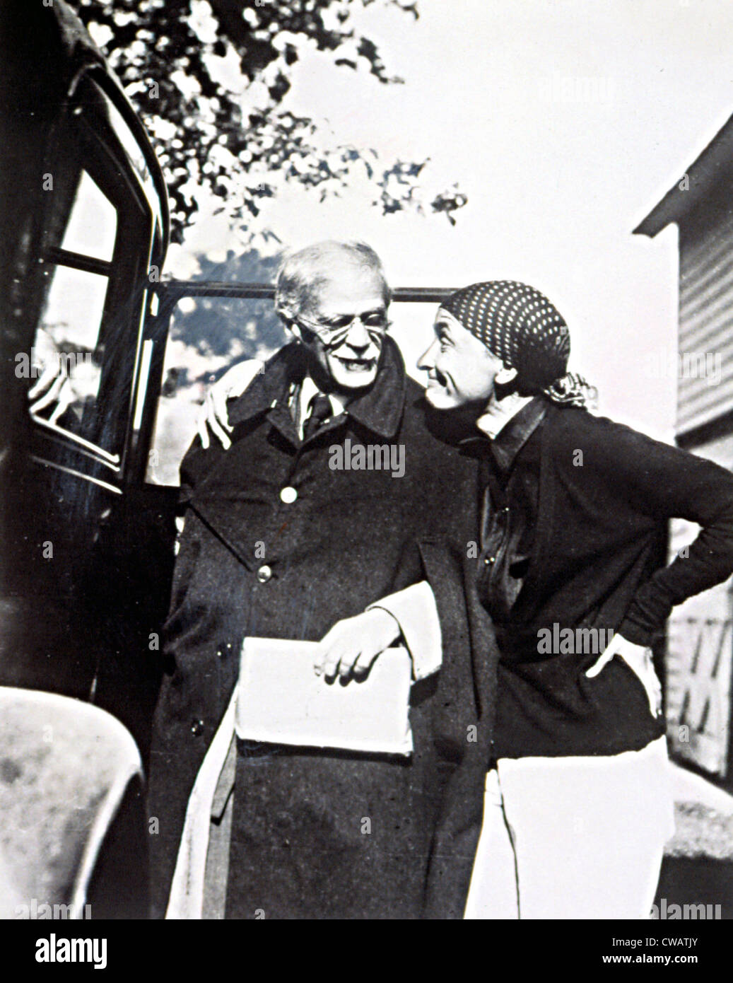 GEORGIA O'KEEFFE, and  ALFRED STIEGLITZ, 1936. Photo courtesy: Everett/CSU Archives. Stock Photo