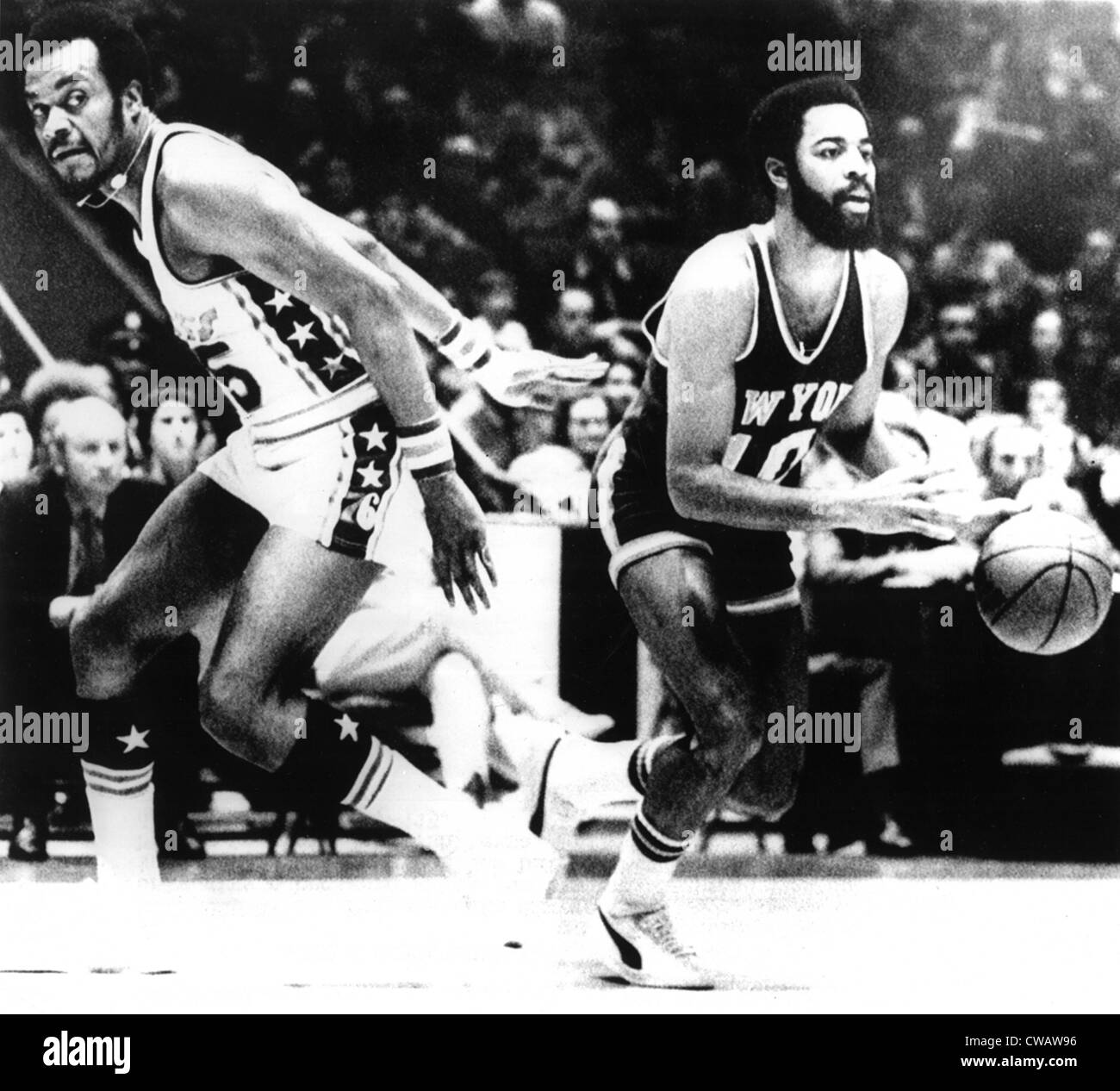 Philadelphia Sixers' Bob Rule (L), & NY Knicks' Walt Frazier (R), with the basketball, in their game in Phila, PA, January 7, Stock Photo