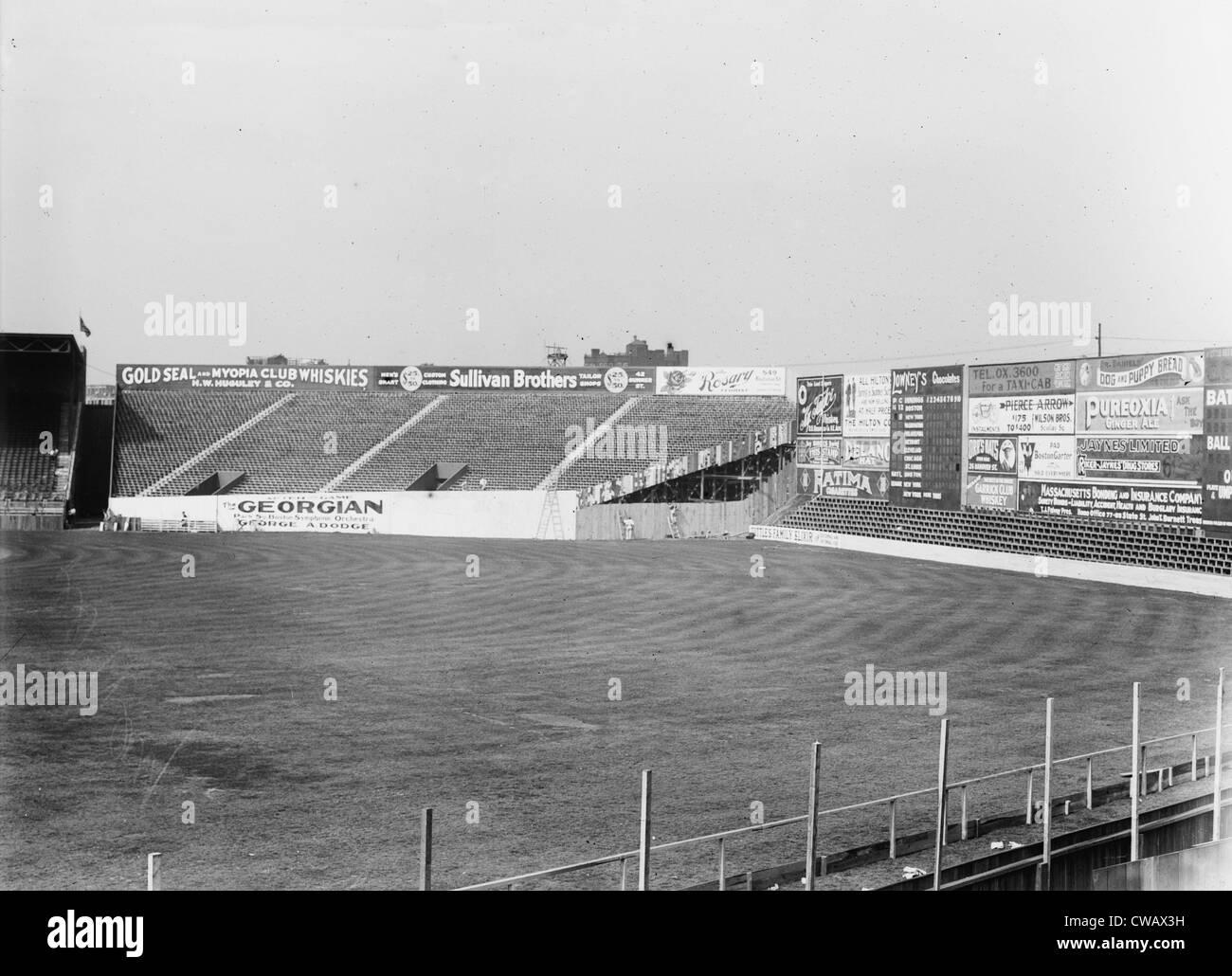 Fenway park 1912 hi-res stock photography and images - Alamy