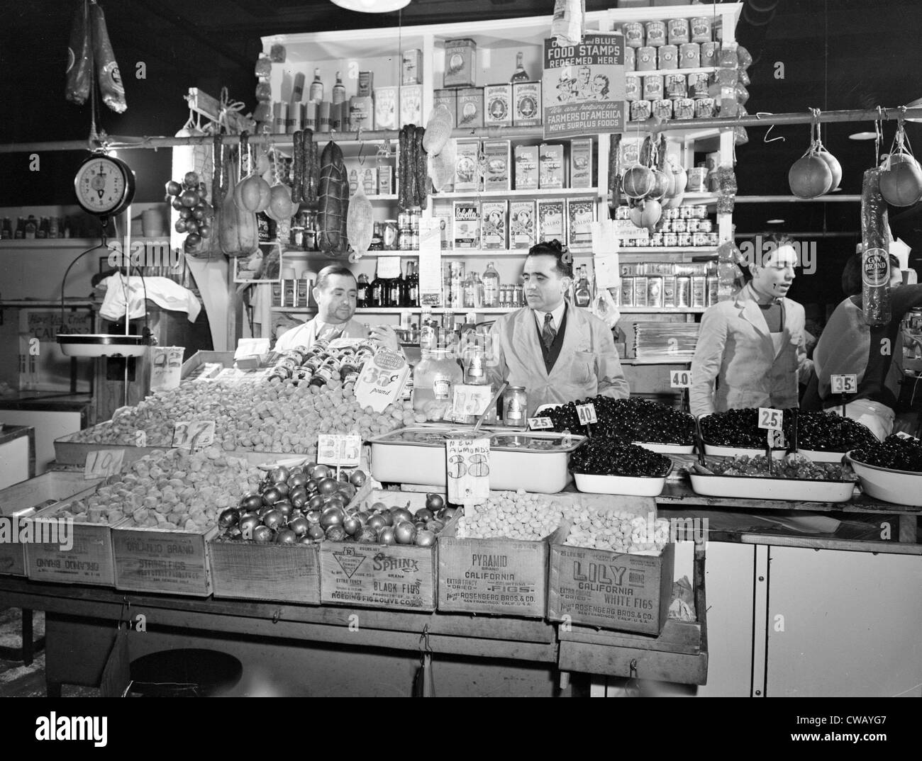 New York - Italian grocer in the First Avenue market at Tenth Street, New York, 1943 Stock Photo