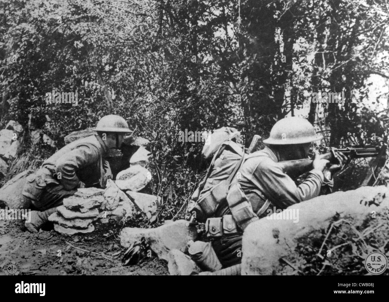 World War I, American soldiers of the 167th Infantry during the fighting at Seringes, U.S. Signal Corps photograph, 1918 Stock Photo