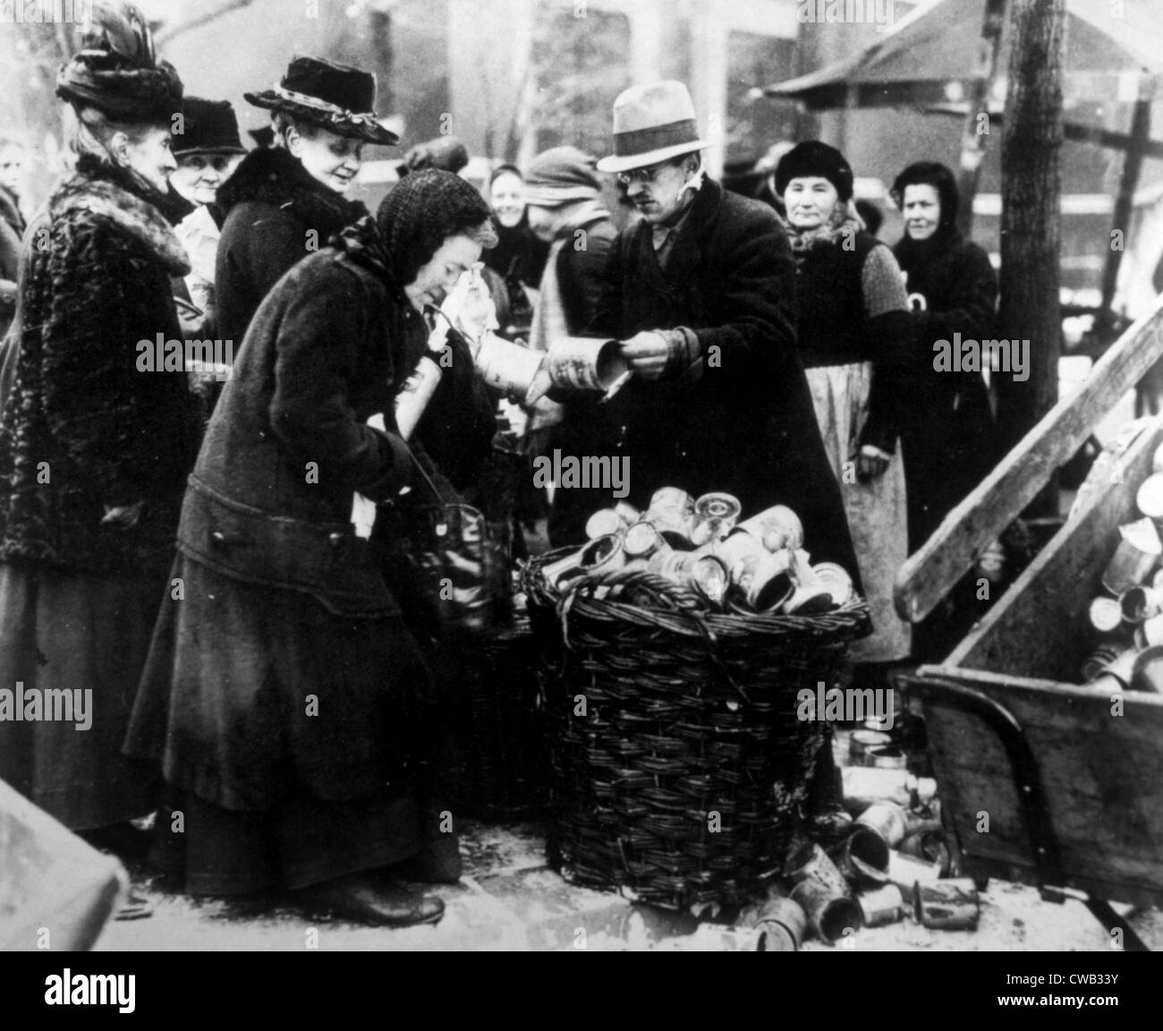 Berlin, Germany, the selling of tin cans in the street, an indication of terible inflation in the economy, 1923 Stock Photo