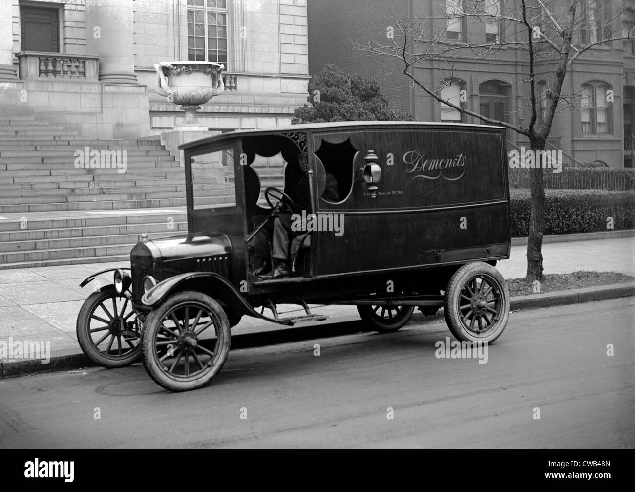 Trucks. Dermonet's Ford delivery truck, Washington, DC, 1925 Stock Photo