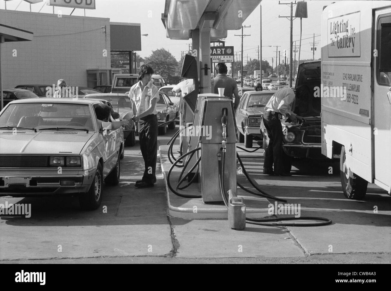 Car line gas shortage 1970's hires stock photography and images Alamy
