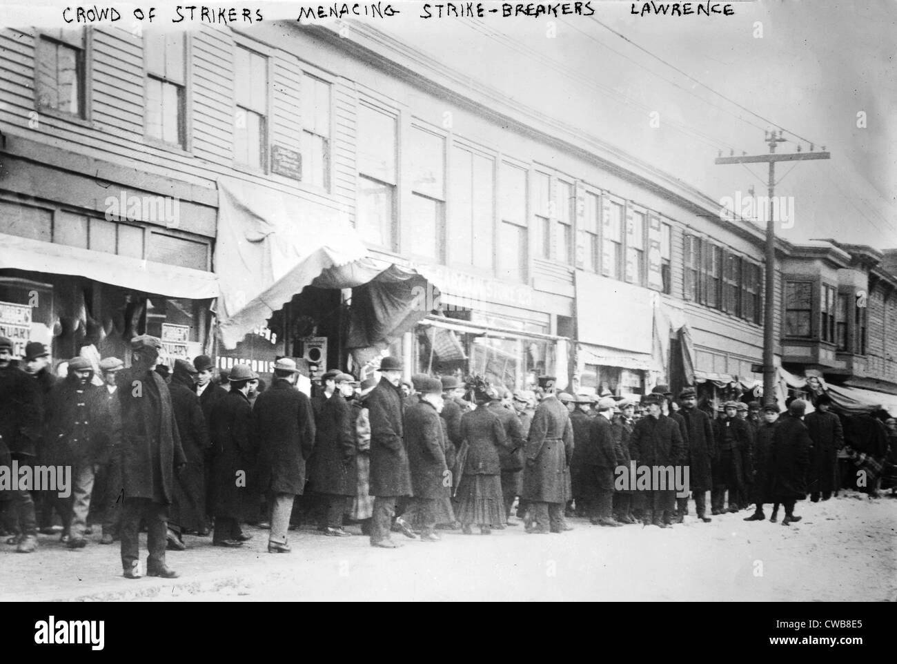 The 'Bread and Roses' strike. Crowd of strikers menacing strike-breakers during the Lawrence textile mill strike. Lawrence, Stock Photo